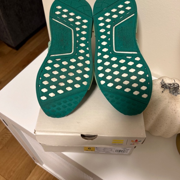 Shoes - Picture 2 of 3